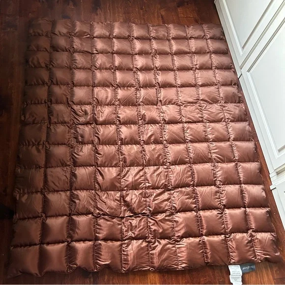 Eddie Bauer Packable Luxury Down Throw - Copper 50x60 - Picture 6 of 7